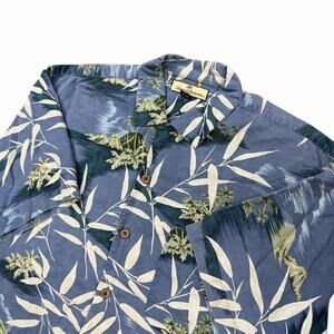 Tommy Bahama Silk Shirt Men’s Medium Blue Hawaiian Island Print Short Sleeve